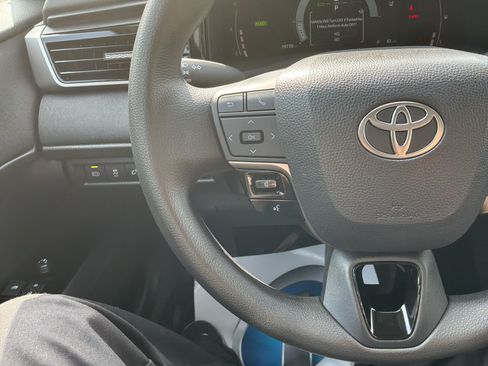 Used 2025 Toyota Camry LE FWD image 19