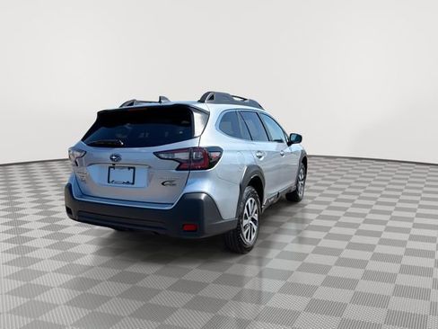 Used 2025 Subaru Outback Premium AWD/4WD image 11