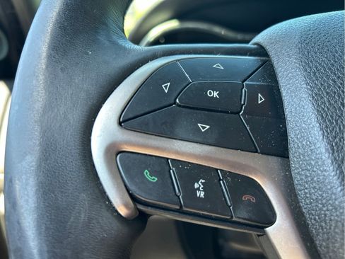 Used 2018 Jeep Grand Cherokee Altitude RWD image 14