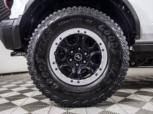 Used 2023 Ford Bronco Badlands w/ Sasquatch Package AWD/4WD image 37