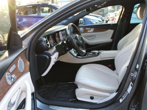 Used 2017 Mercedes-Benz E 300 image 9