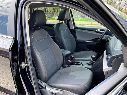 Used 2024 Volkswagen Taos SE image 7