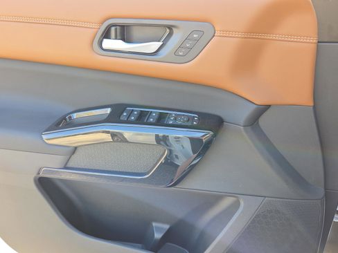 New 2026 Nissan Pathfinder SL FWD image 26