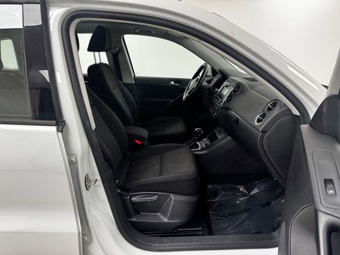 Used 2017 Volkswagen Tiguan S image 13