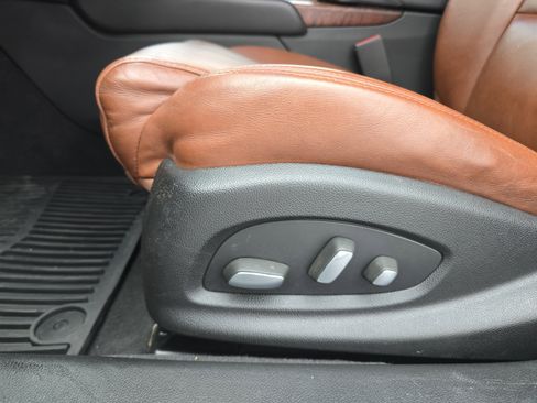 Used 2016 Cadillac XTS Luxury w/ Driver Awareness Package image 28