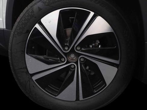 New 2026 Volkswagen Taos SE AWD/4WD image 3