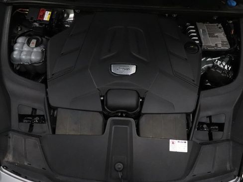 Used 2019 Porsche Cayenne S w/ Premium Plus Package AWD/4WD image 25