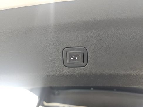 Used 2025 Chevrolet Suburban Z71 AWD/4WD image 5
