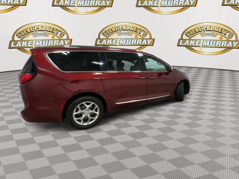 Used 2020 Chrysler Pacifica Limited FWD image 3