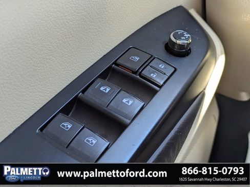 Used 2016 Toyota Highlander XLE image 25