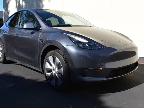 Used 2023 Tesla Model Y 2WD image 2