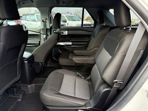 Certified 2023 Ford Explorer XLT image 9