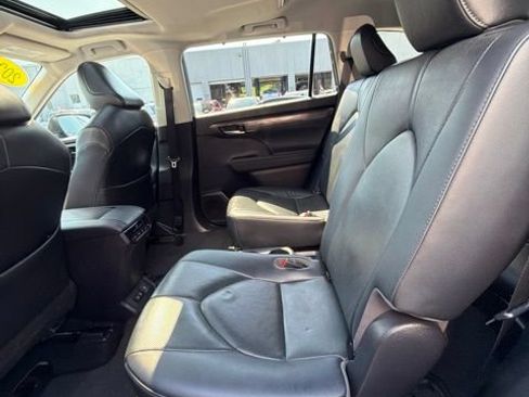 Used 2020 Toyota Highlander Limited AWD/4WD image 19