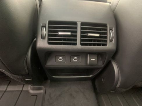 Certified 2024 Land Rover Discovery Sport Dynamic SE image 24