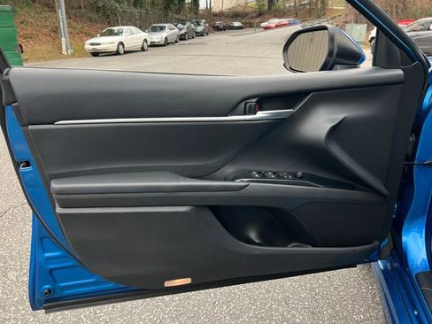 Used 2018 Toyota Camry L image 10
