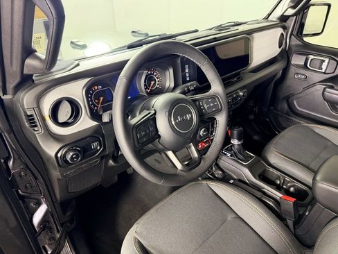 Used 2025 Jeep Gladiator Sport AWD/4WD image 32