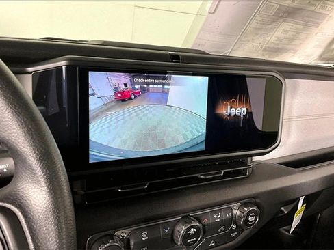 Used 2025 Jeep Wrangler Sport image 14