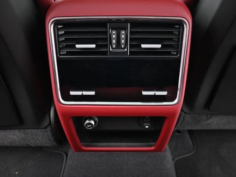 Certified 2023 Porsche Cayenne S Platinum image 8