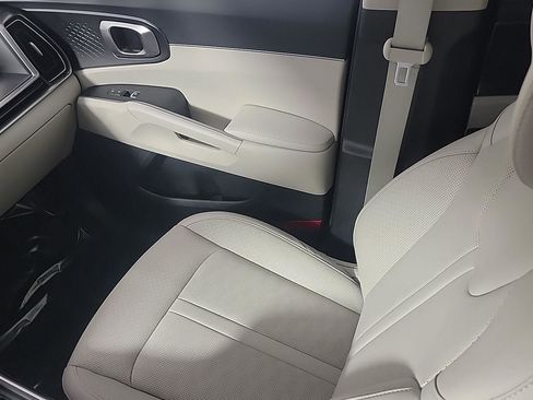 Used 2025 Kia Sorento S image 23