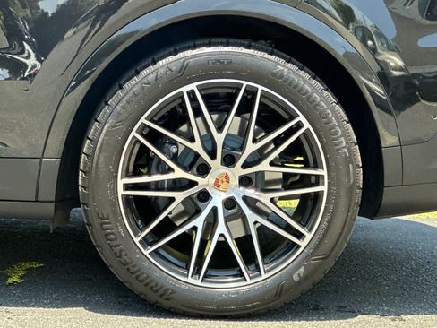 Certified 2026 Porsche Cayenne AWD/4WD image 32