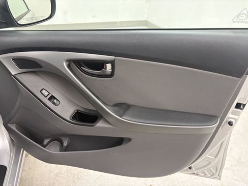 Used 2015 Hyundai Elantra SE w/ Option Group 02 FWD image 24