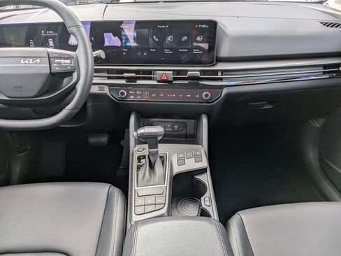 Certified 2026 Kia Sportage EX w/ EX Panorama Roof Package FWD image 17