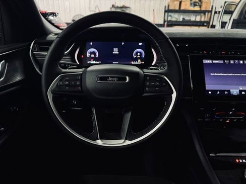 Used 2023 Jeep Grand Cherokee Altitude image 25