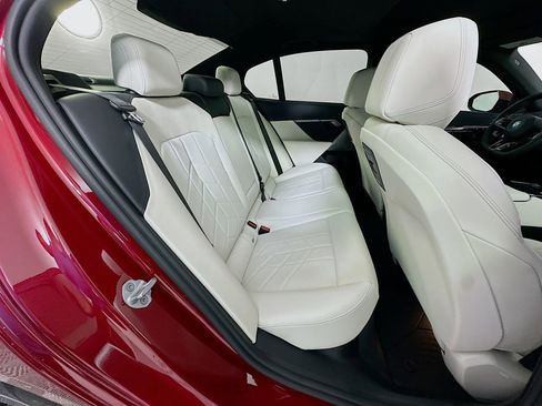 Used 2025 BMW i5 eDrive40i w/ M Sport Package image 28