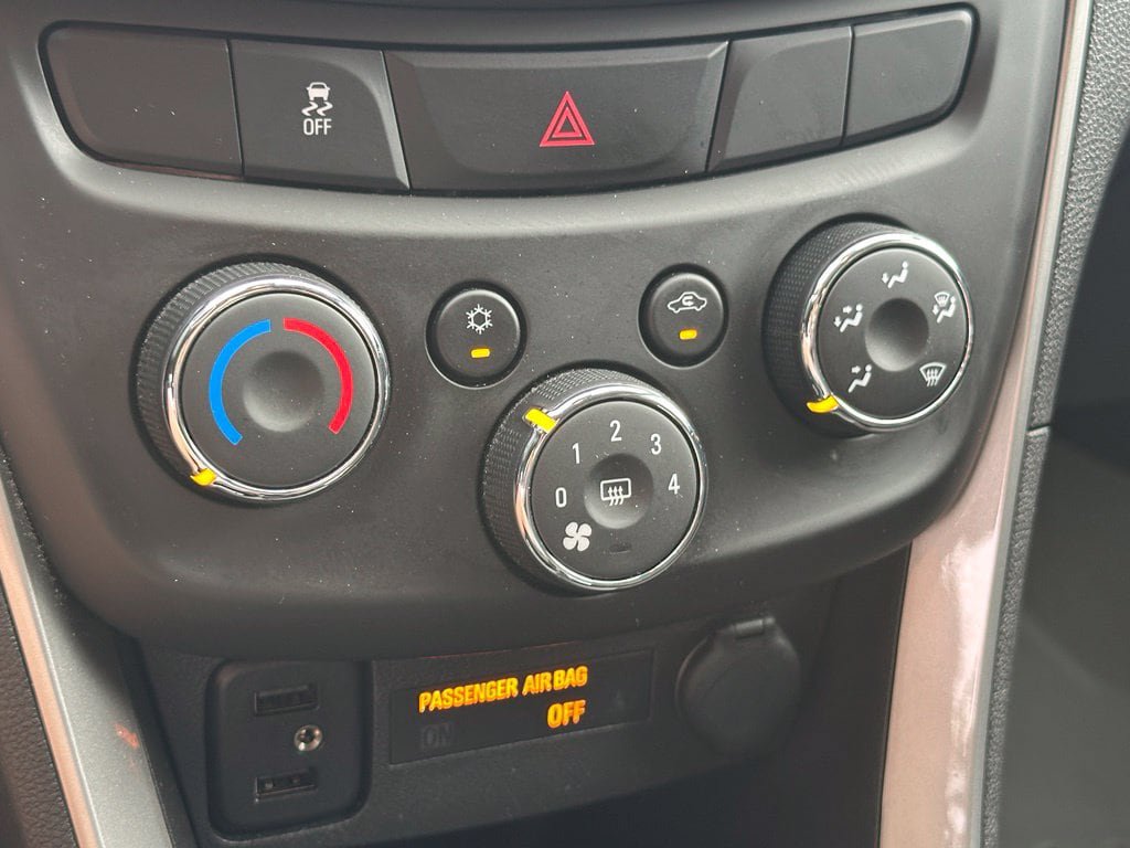 Used 2020 Chevrolet Trax LT w/ LT Convenience Package FWD image 19
