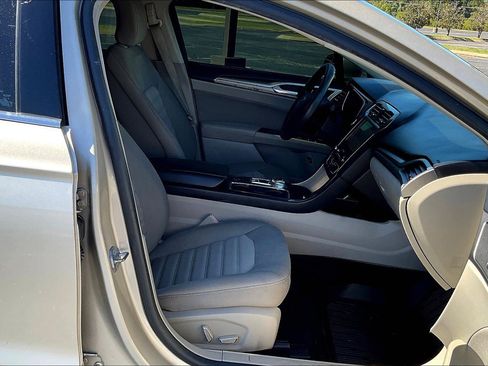 Used 2019 Ford Fusion SE image 8