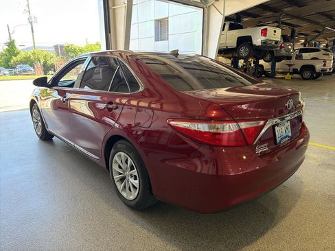 Used 2017 Toyota Camry LE FWD image 4