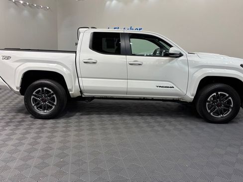 Used 2025 Toyota Tacoma TRD Sport AWD/4WD image 7