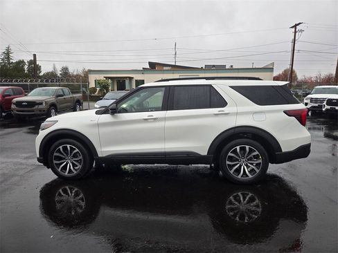 New 2026 Ford Explorer ST-Line image 8