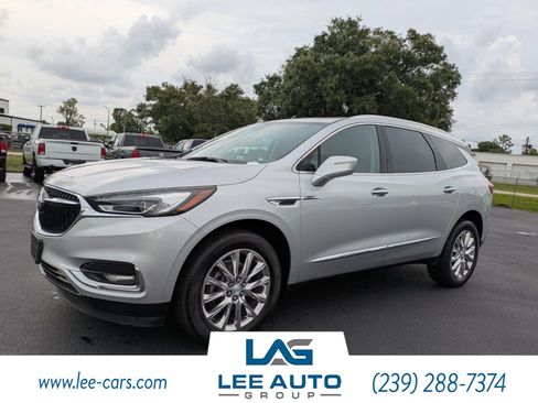 Used 2020 Buick Enclave Essence w/ Sound and Sites Package FWD image 7