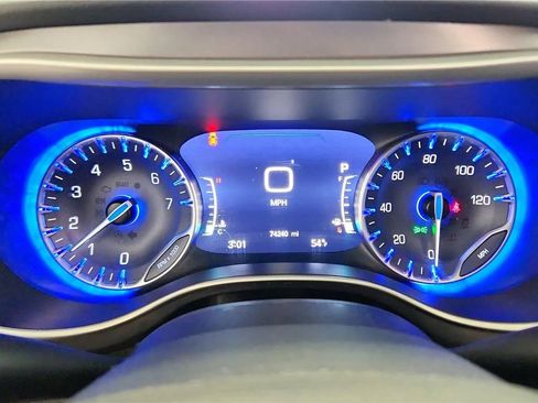 Used 2023 Chrysler Pacifica Touring-L FWD image 22