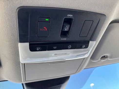 Used 2023 Nissan Sentra SR w/ SR Premium Package FWD image 19