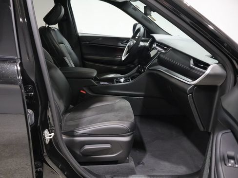 Used 2024 Jeep Grand Cherokee L Altitude AWD/4WD image 24
