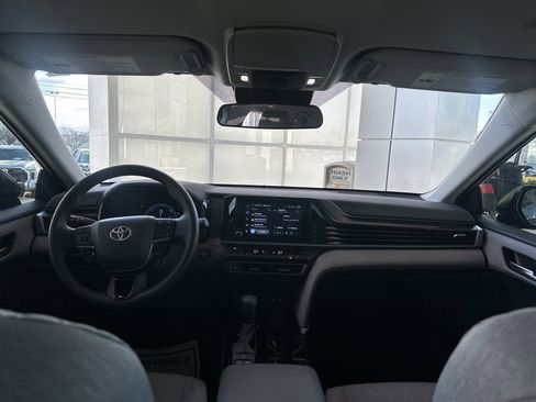 Used 2025 Toyota Camry LE image 21