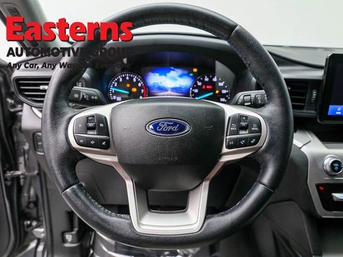 Used 2022 Ford Explorer XLT image 10