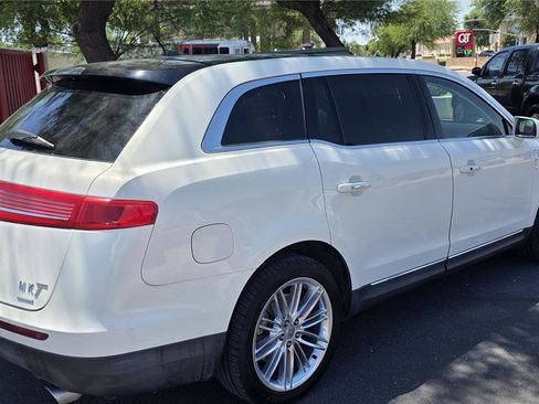 Used 2013 Lincoln MKT AWD image 4
