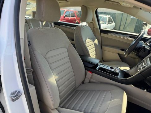 Used 2019 Ford Fusion SE FWD image 22