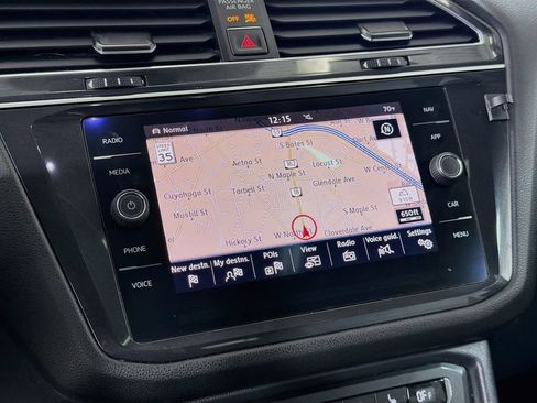 Used 2018 Volkswagen Tiguan SEL AWD/4WD image 15