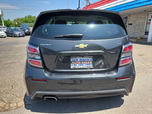 Used 2017 Chevrolet Sonic LT w/ Convenience Package FWD image 20