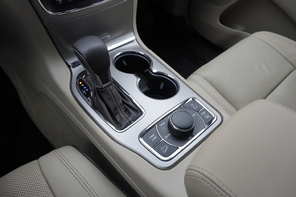 Used 2018 Jeep Grand Cherokee Overland AWD/4WD image 14