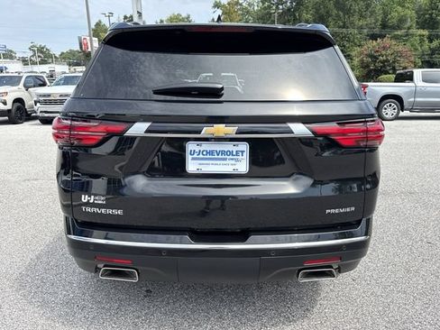 Used 2023 Chevrolet Traverse Premier FWD image 4