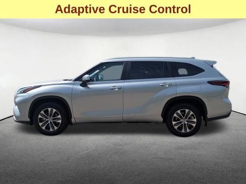 Used 2024 Toyota Highlander XLE AWD/4WD image 8