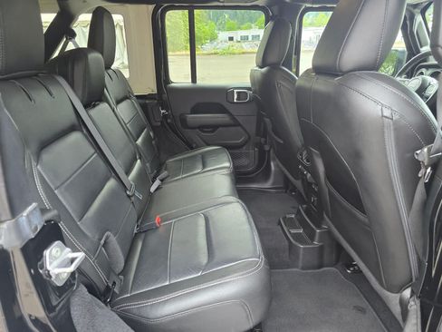 Used 2019 Jeep Wrangler Unlimited Sahara AWD/4WD image 12