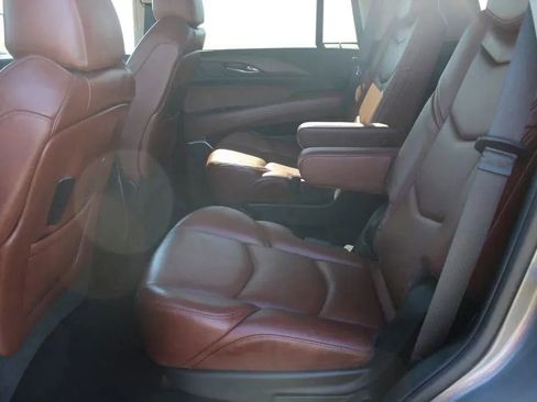 Used 2018 Cadillac Escalade Premium Luxury AWD/4WD image 20