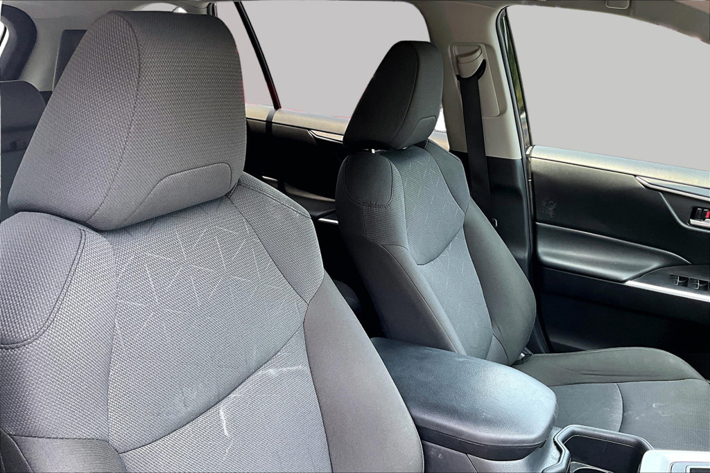 Used 2025 Toyota RAV4 XLE AWD/4WD image 29