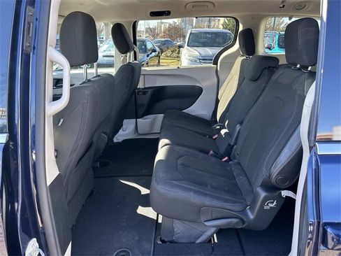 Certified 2020 Chrysler Pacifica Touring w/ Advanced Safetytec Group image 14